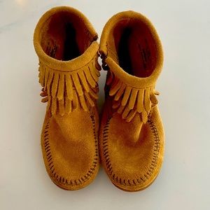Minnetonka Kids Double Fringe Side Zip Boot